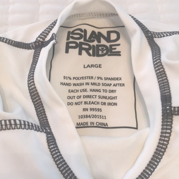 White Island Pride Rashguard SPF50 - Picture 7 of 10